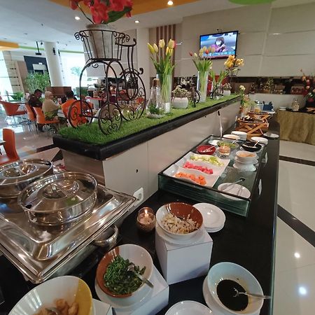 Halogen Hotel Airport Surabaya Sidoarjo Exterior foto